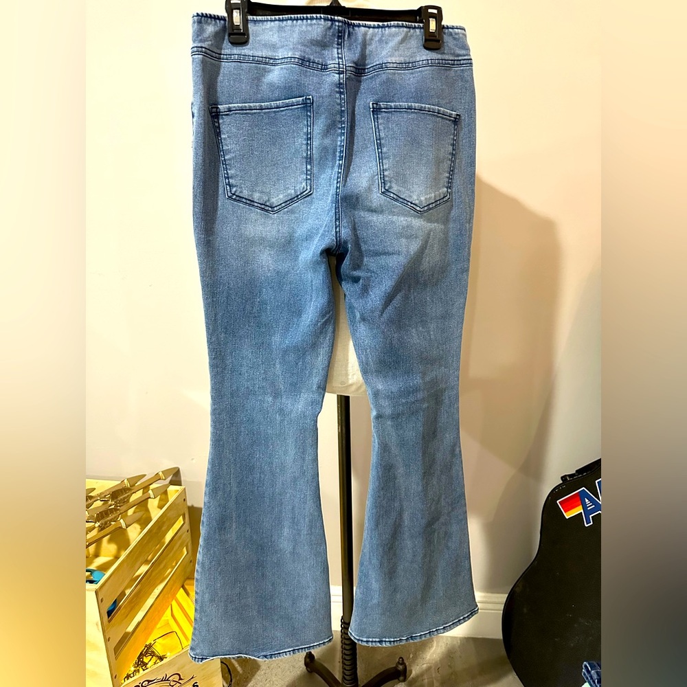 Women’s Pull on flare Blue Jeans. Size 13. Very flattering and comfy. Like new.